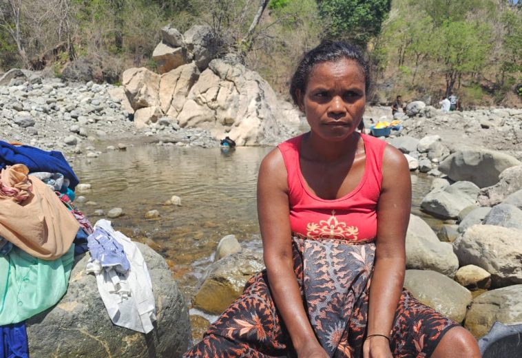 Tinan Haat La Asesu Bee Moos, Agustina no Komunidade Tapo Memo Lalin Bee Mota