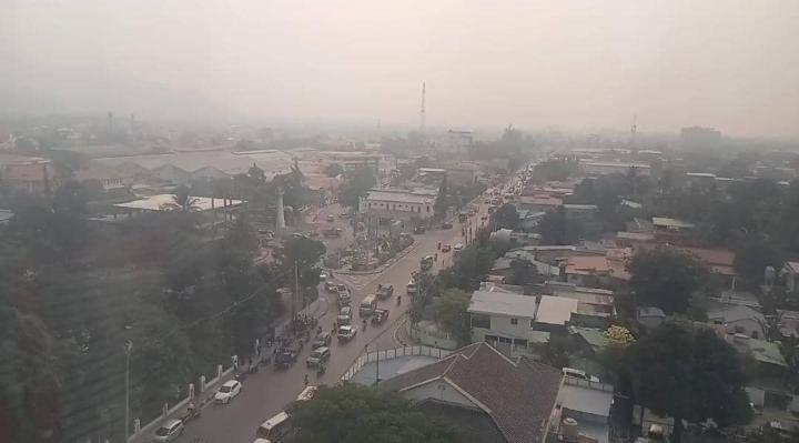 Poluisaun Ahi Suar Husi Indonesia Sei Fo Impaktu ba Respiratoriu Labarik, Ferik ho Katuas Sira